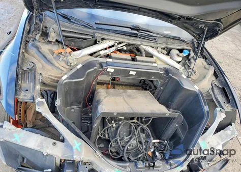 2014 Tesla Model S z USA, uszkodzony, nr VIN 5YJSA1S15EFP65750